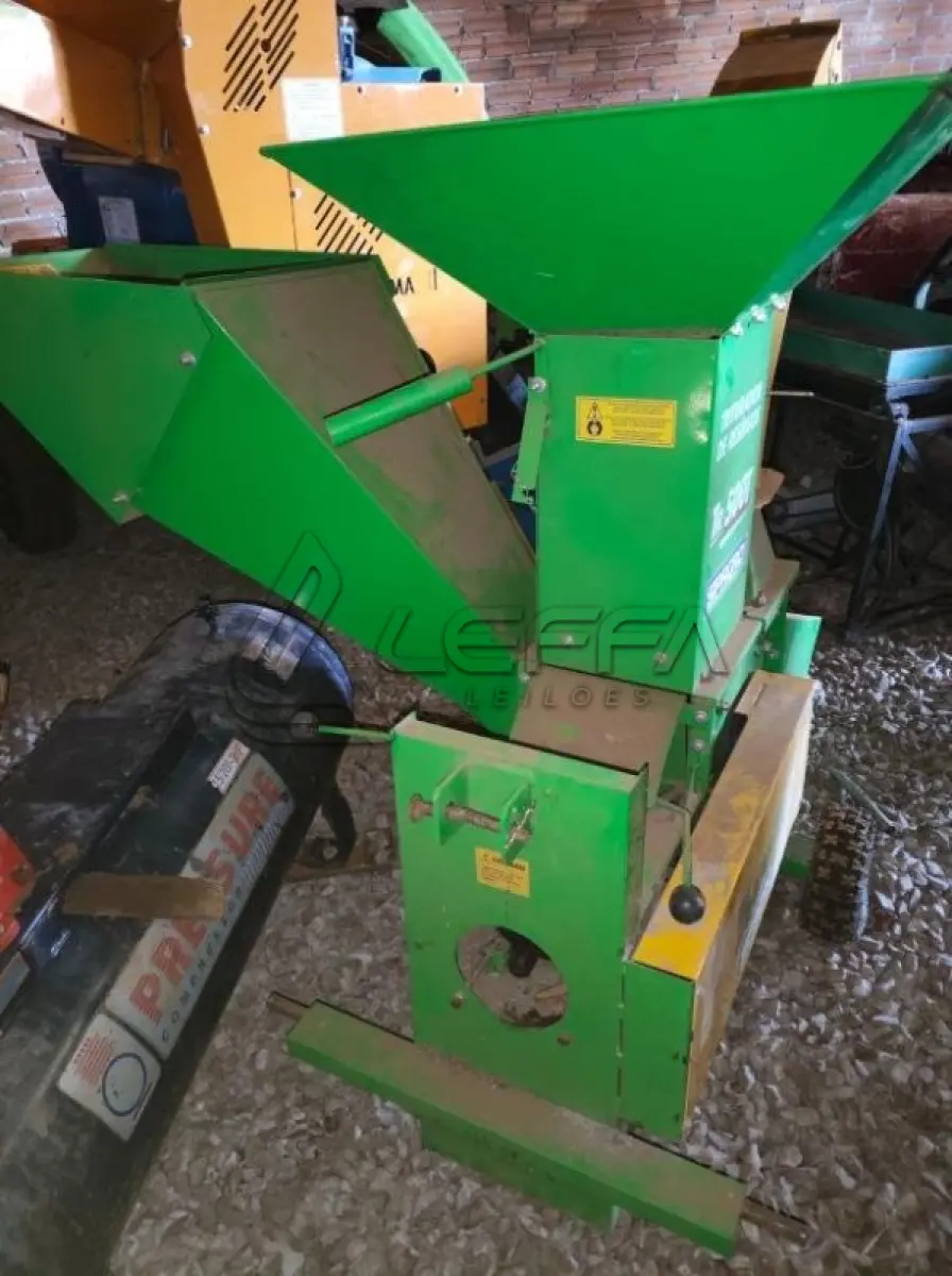 LOTE 008 - TRITURADOR DE GALHOS TRAPP TR 500T