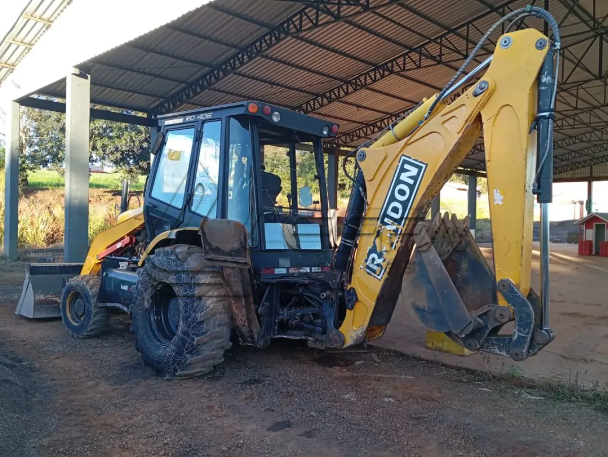 LOTE 002 - RETROESCAVADEIRA RANDON RD 406 4X4