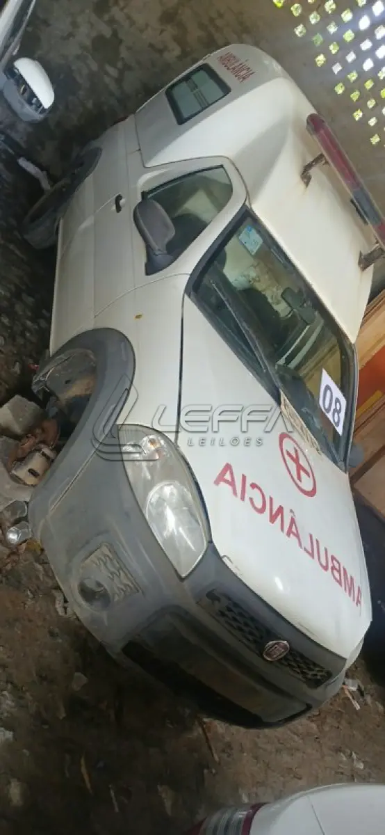 LOTE 008 - FIAT STRADA AMBULÂNCIA (SUCATA)