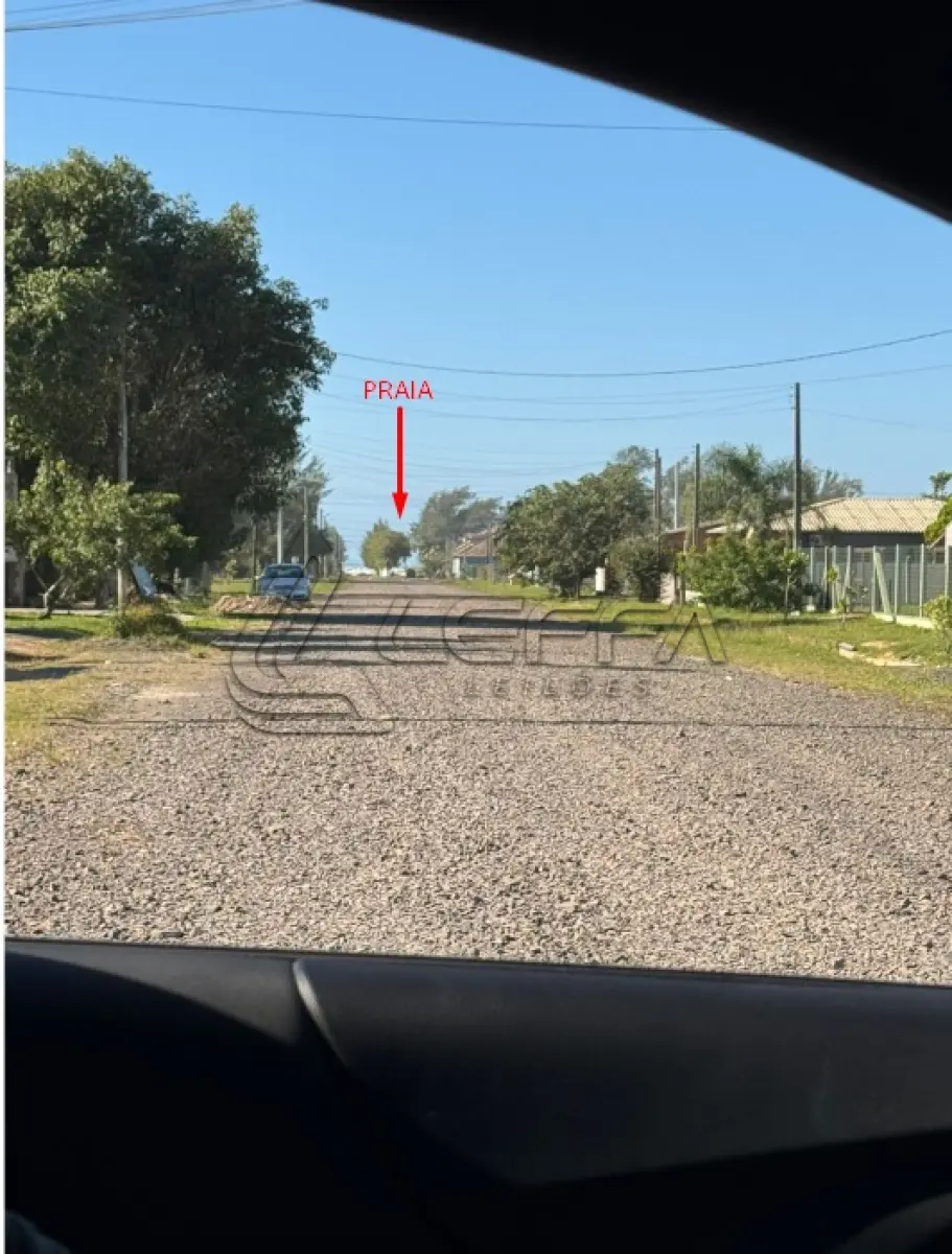 LOTE 001 - UM TERRENO URBANO, COM BENFEITORIAS, SITUADO NO LUGAR DENOMINADO PRAIA AZUL, NO MUNICÍPIO DE ARROIO DO SAL/RS