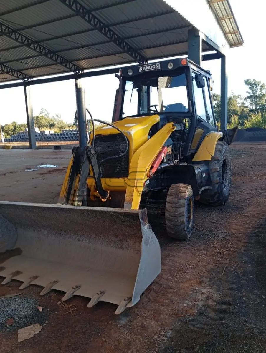 LOTE 002 - RETROESCAVADEIRA RANDON RD 406 4X4