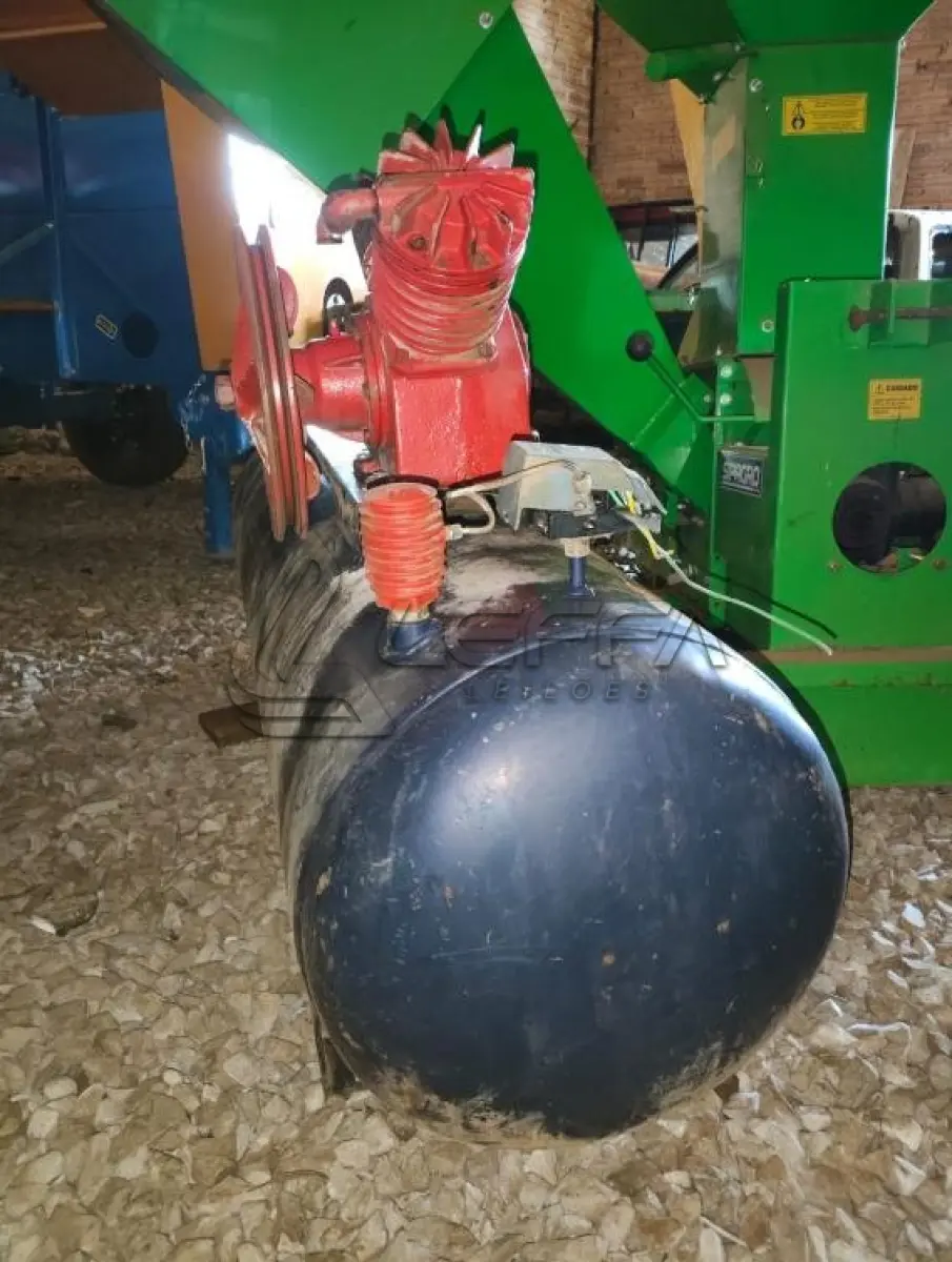 LOTE 007 - COMPRESSOR DE AR PRESSURE PSV 15/200
