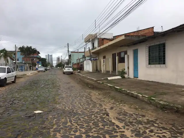 Terreno Urbano, com benfeitorias, na Rua Alexandrino de Alencar, em Torres/RS