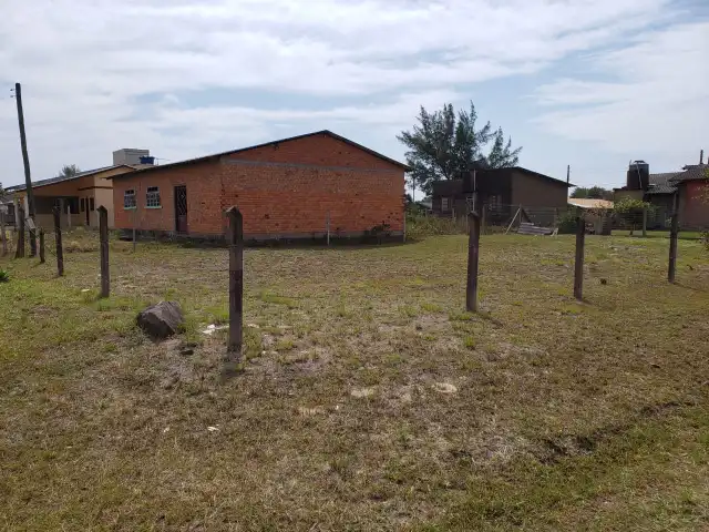 Terreno Urbano localizado na Praia Azul, lote 01 da quadra 25, em Arroio do Sal/RS