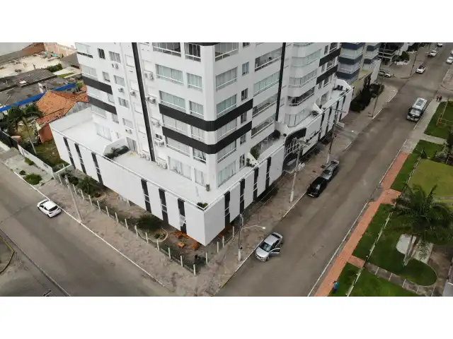 Apartamento e dois box de garagem, no Edifício Ilha dos Açores, em Capão da Canoa/RS