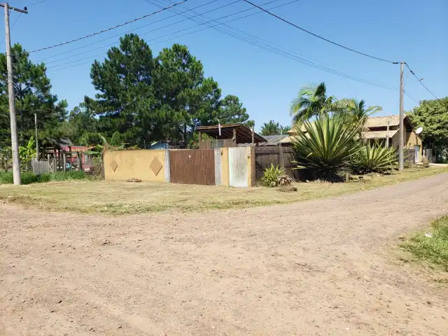 Terreno Urbano, com edificação, situado no jardim monte carlo, na Itapeva em Torres RS