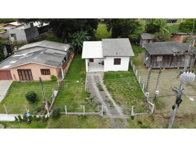 UM TERRENO URBANO, COM BENFEITORIAS, localizado na Rua Mario Dalpiaz, nº 130, Vila São João, em Torres/RS