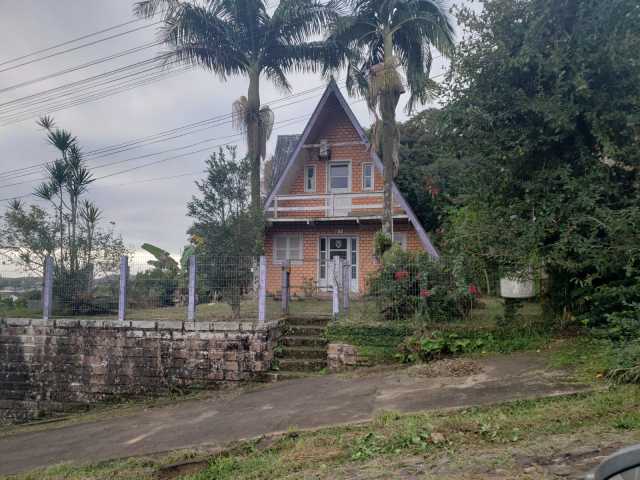 UMA CASA DE ALVENARIA, TIPO CABANA no BAIRRO VILA SÃO JOÃO, TORRES/RS
