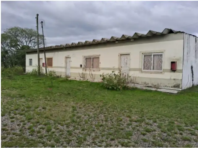 UM PRÉDIO DE ALVENARIA, COM CARACTERÍSTICAS INDUSTRIAIS, COM APROXIMADAMENTE 1.150M² DE ÁREA, E UM PRÉDIO DE ALVENARIA DE ESCRITÓRIOS, COM APROXIMADAMENTE 150M² DE ÁREA, LOCALIZADO NA CIDADE DE PELOTAS/RS