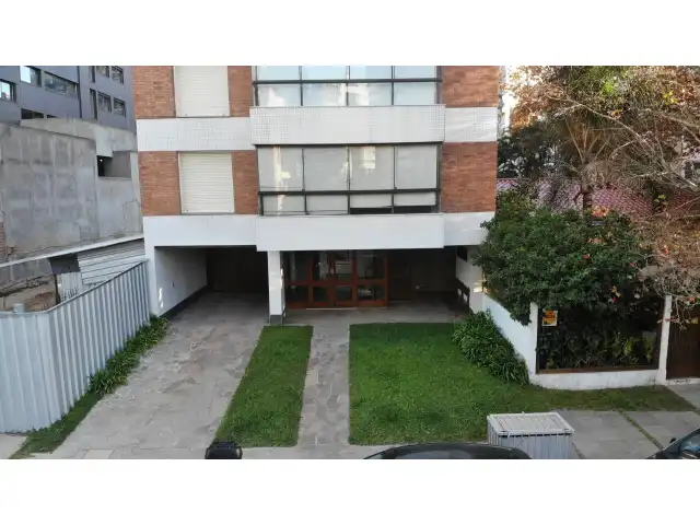 APARTAMENTO (COBERTURA) NÚMERO 1001, DO EDIFÍCIO SOLAR DA BARRA, COM ÁREA REAL PRIVATIVA DE 275,27M², E DUAS VAGAS DE GARAGEM, COM TERRAÇO, LOCALIZADO NA CIDADE DE TORRES/RS.