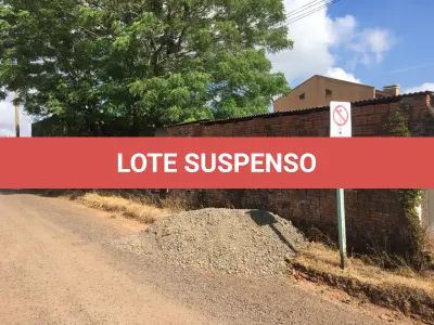 LOTE 001 - Terreno, com benfeitorias, na Rua Salina, em Torres/RS