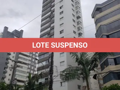 LOTE 001 - Apartamento 1201 e 2 box do edificio Estevanell, na avenida Silva Jardim no Centro em Torres/RS
