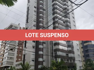 LOTE 001 - Apartamento 1201 e 2 box do edificio Estevanell, na avenida Silva Jardim no Centro em Torres/RS