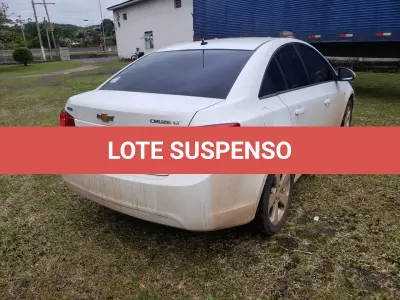 LOTE 001 - UM VEÍCULO GM/CHEVROLET CRUZE 1.8, PLACAS IVU-7610, ANO 2014/2014