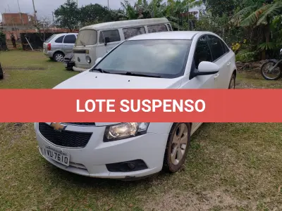 LOTE 001 - UM VEÍCULO GM/CHEVROLET CRUZE 1.8, PLACAS IVU-7610, ANO 2014/2014