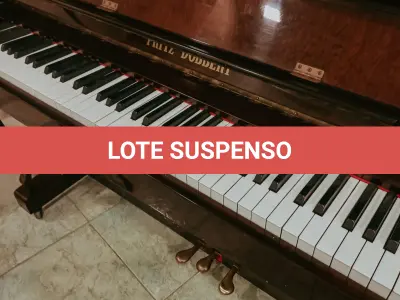 LOTE 001 - Piano Vertical Fritz Dobbert