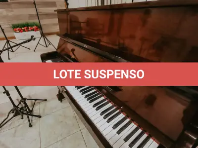 LOTE 001 - Piano Vertical Fritz Dobbert