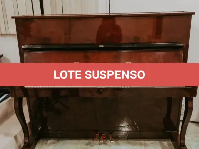 LOTE 001 - Piano Vertical Fritz Dobbert