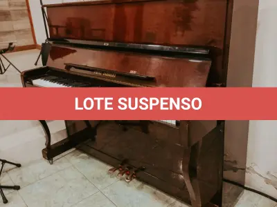 LOTE 001 - Piano Vertical Fritz Dobbert