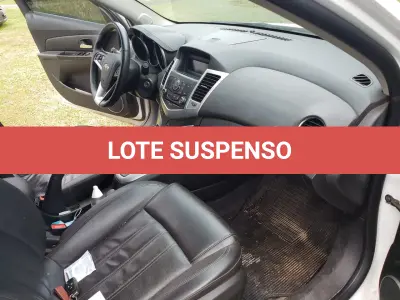 LOTE 001 - UM VEÍCULO GM/CHEVROLET CRUZE 1.8, PLACAS IVU-7610, ANO 2014/2014