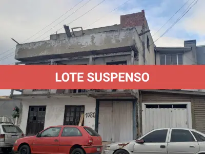LOTE 001 - UM TERRENO URBANO, com benfeitorias, localizado na Avenida Independência, 1080, Bairro Curtume, na Cidade de Torres/RS