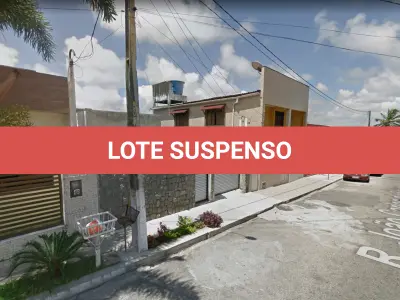 LOTE 001 - Um PRÉDIO RESIDENCIAL, nº 68, situado à Rua João Carlos de Souza, em Natal RN