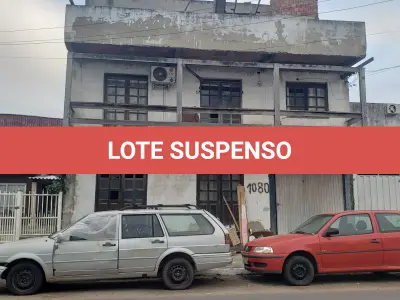 LOTE 001 - UM TERRENO URBANO, com benfeitorias, localizado na Avenida Independência, 1080, Bairro Curtume, na Cidade de Torres/RS