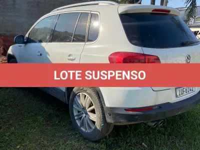 LOTE 001 - UM VEÍCULO I/VW TIGUAN 2.0 TSI, COR BRANCA, GASOLINA, ANO/MODELO 2013, PLACAS IUF-6I42, RENAVAM 532131681.