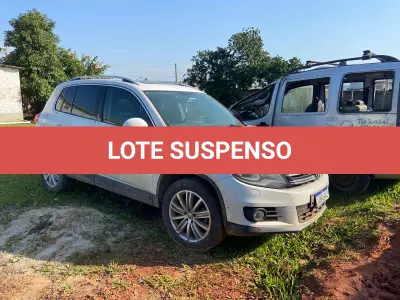 LOTE 001 - UM VEÍCULO I/VW TIGUAN 2.0 TSI, COR BRANCA, GASOLINA, ANO/MODELO 2013, PLACAS IUF-6I42, RENAVAM 532131681.