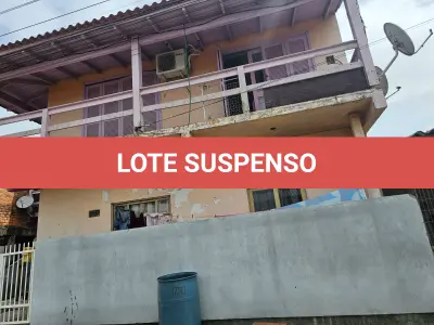 LOTE 001 - DIREITOS POSSESSÓRIOS DO IMÓVEL ASSIM DESCRITO: UM TERRENO URBANO, localizado na Rua Feliz, nº 1750, Bairro Curtume, cidade de Torres/RS, com benfeitorias, UMA CASA RESIDENCIAL