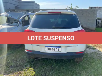 LOTE 001 - UM VEÍCULO I/VW TIGUAN 2.0 TSI, COR BRANCA, GASOLINA, ANO/MODELO 2013, PLACAS IUF-6I42, RENAVAM 532131681.