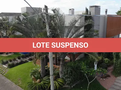 LOTE 001 - UMA CASA DE ALVENARIA COM APROXIMADAMENTE 340,10M² CONSTRUÍDA SOBRE O LOTE F6 DA QUADRA F, DO CONDOMÍNIO HORIZONTAL OCEAN SIDE, TORRES/RS