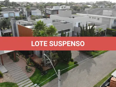 LOTE 001 - UMA CASA DE ALVENARIA COM APROXIMADAMENTE 340,10M² CONSTRUÍDA SOBRE O LOTE F6 DA QUADRA F, DO CONDOMÍNIO HORIZONTAL OCEAN SIDE, TORRES/RS