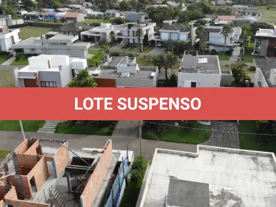 LOTE 001 - UMA CASA DE ALVENARIA COM APROXIMADAMENTE 340,10M² CONSTRUÍDA SOBRE O LOTE F6 DA QUADRA F, DO CONDOMÍNIO HORIZONTAL OCEAN SIDE, TORRES/RS