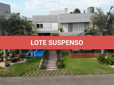 LOTE 001 - UMA CASA DE ALVENARIA COM APROXIMADAMENTE 340,10M² CONSTRUÍDA SOBRE O LOTE F6 DA QUADRA F, DO CONDOMÍNIO HORIZONTAL OCEAN SIDE, TORRES/RS