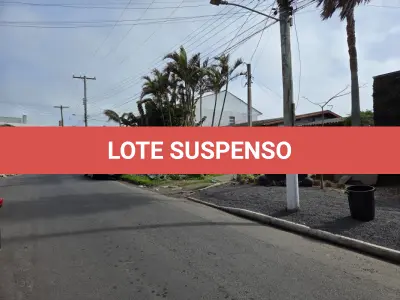 LOTE 001 - DIREITOS POSSESSÓRIOS DE UM TERRENO URBANO, COM EDIFICAÇÃO RESIDENCIAL EM ALVENARIA, situado na Rua Rio Guarita, n° 1120, MUNICÍPIO DE XANGRI-LÁ/RS.