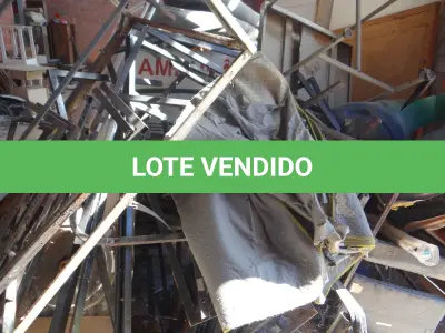 LOTE 009 - SUCATAS DIVERSAS, composto por ferros, motores, carroceria ambulância antiga