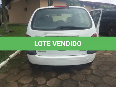 LOTE 008 - VEÍCULO RENAULT/SCENIC, RT 1.6 16V, placas ILI-9466, gasolina, ano e modelo 2003, cor branca.