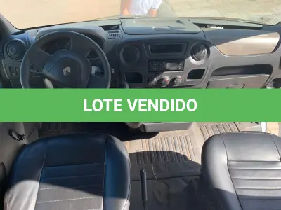 LOTE 001 - AMBULÂNCIA RENAULT/CHAPECO, ano 2013 e modelo 2014