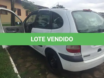 LOTE 008 - VEÍCULO RENAULT/SCENIC, RT 1.6 16V, placas ILI-9466, gasolina, ano e modelo 2003, cor branca.