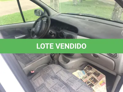 LOTE 008 - VEÍCULO RENAULT/SCENIC, RT 1.6 16V, placas ILI-9466, gasolina, ano e modelo 2003, cor branca.