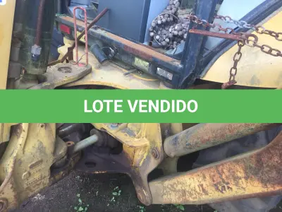 LOTE 009 - RETROESCAVADEIRA CAT, 416 E, placas IQU 2103, diesel, cor amarela, ano e modelo 2010