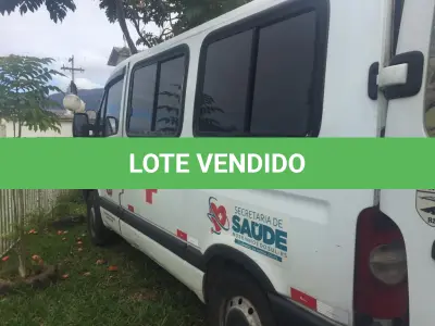 LOTE 005 - MICROONIBUS RENAULT MASTER JAEDI, diesel, cor branca, ano e modelo 2013, placas IUE 2442