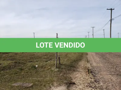 LOTE 002 - UM TERRENO URBANO, na Praia Riviera, lote 09 da quadra 05, em Torres/RS
