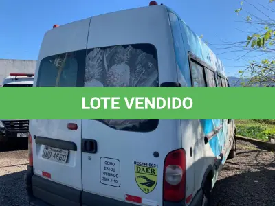 LOTE 002 - MICROONIBUS RENAULT MASTER JAEDI, diesel, ano 2012, modelo 2013