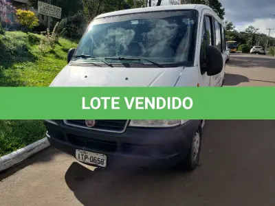 LOTE 003 - VEÍCULO FIAT/DUCATO MINIBUS, ano 2012 e modelo 2013