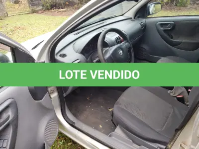 LOTE 004 - UM VEÍCULO GM/CORSA SEDAN PREMIUM, PLACAS IMB-2995