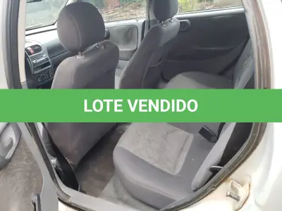 LOTE 004 - UM VEÍCULO GM/CORSA SEDAN PREMIUM, PLACAS IMB-2995