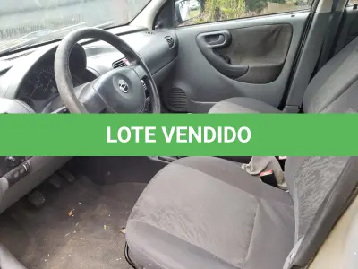 LOTE 004 - UM VEÍCULO GM/CORSA SEDAN PREMIUM, PLACAS IMB-2995