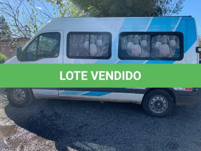 LOTE 002 - MICROONIBUS RENAULT MASTER JAEDI, diesel, ano 2012, modelo 2013